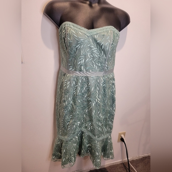City Chic Size 14 Strapless Embroided Vine Knee Length Green Dress - Picture 3 of 7